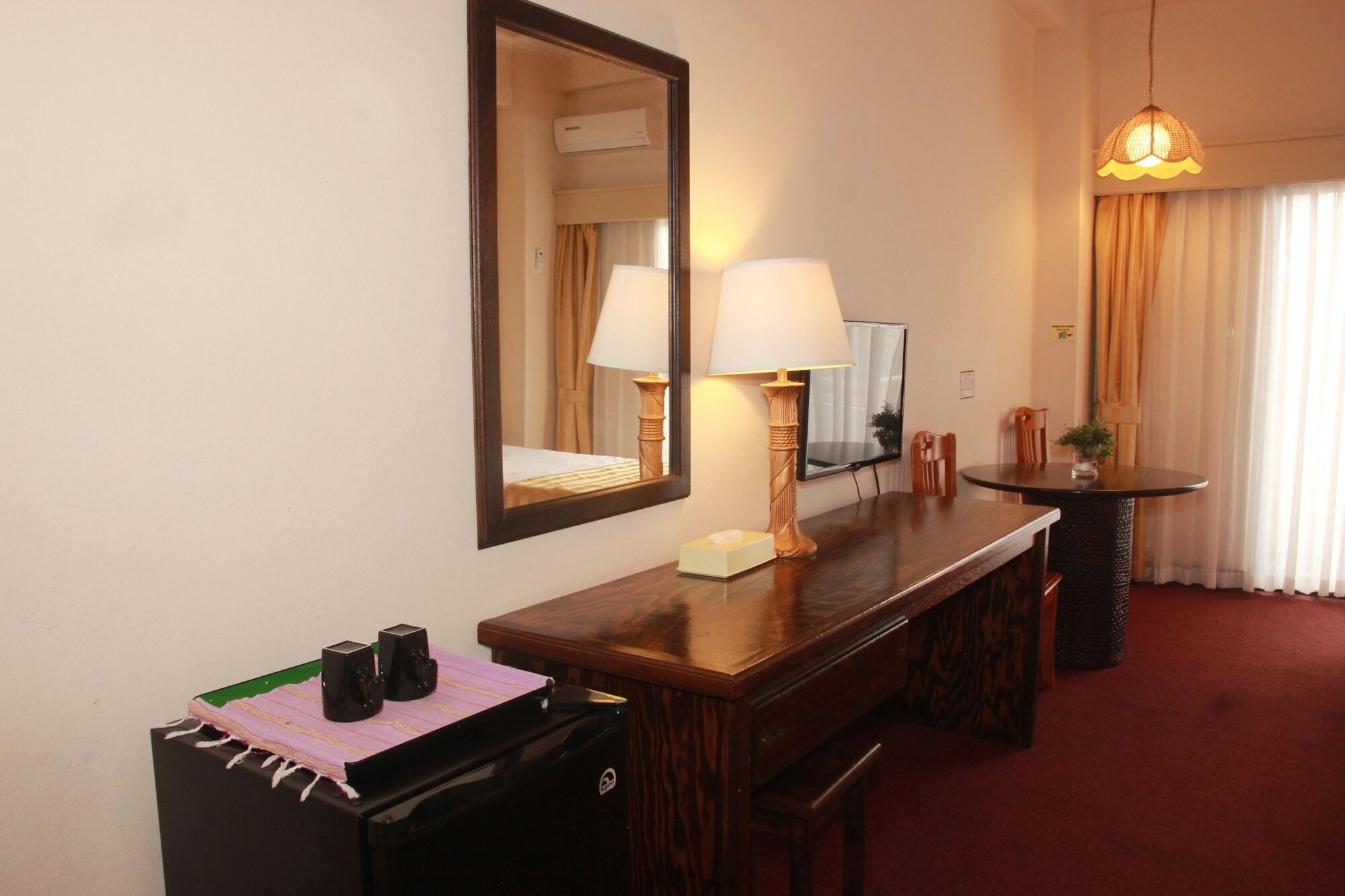 Holiday Saipan Hotel Екстер'єр фото
