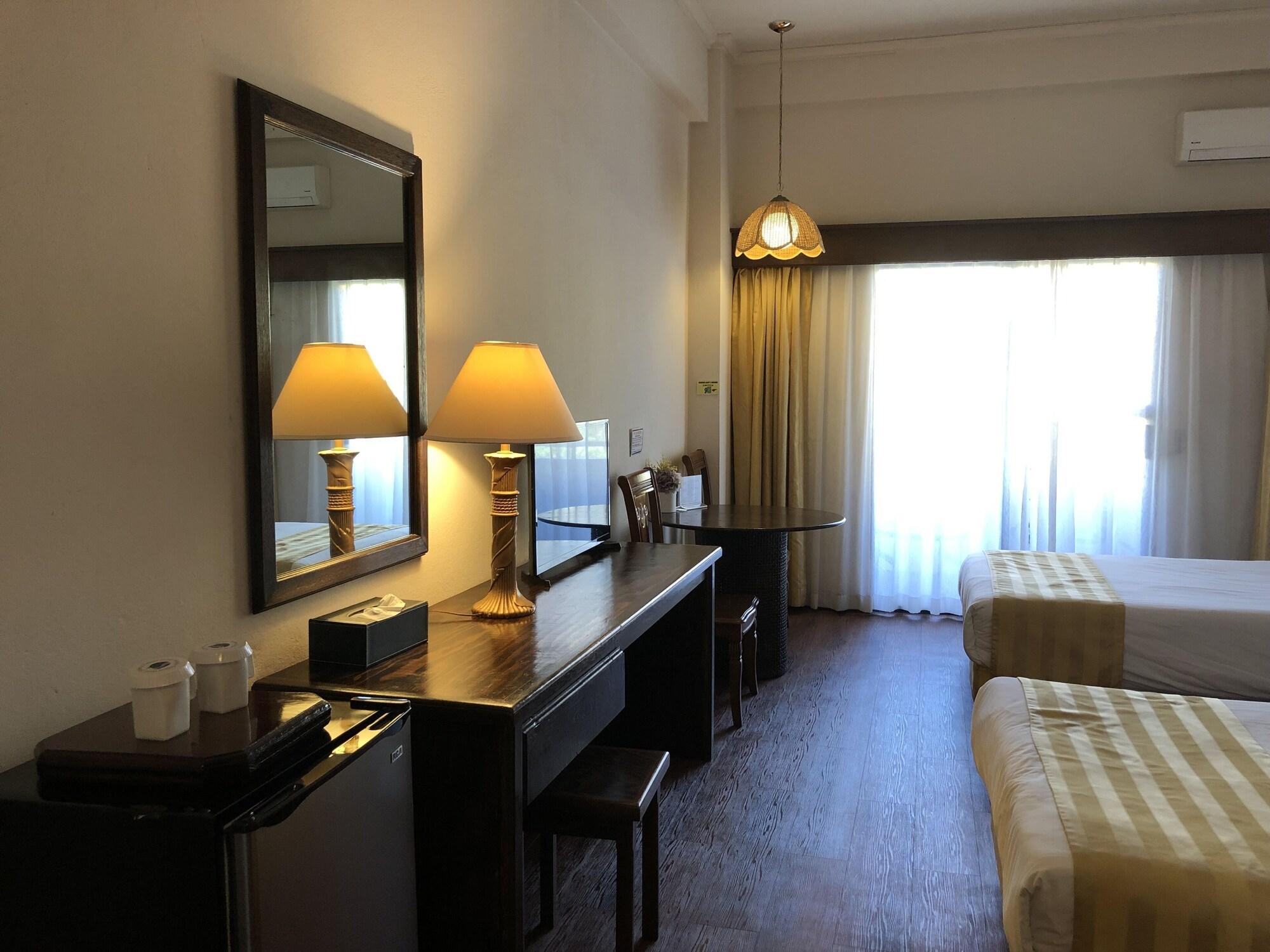 Holiday Saipan Hotel Екстер'єр фото