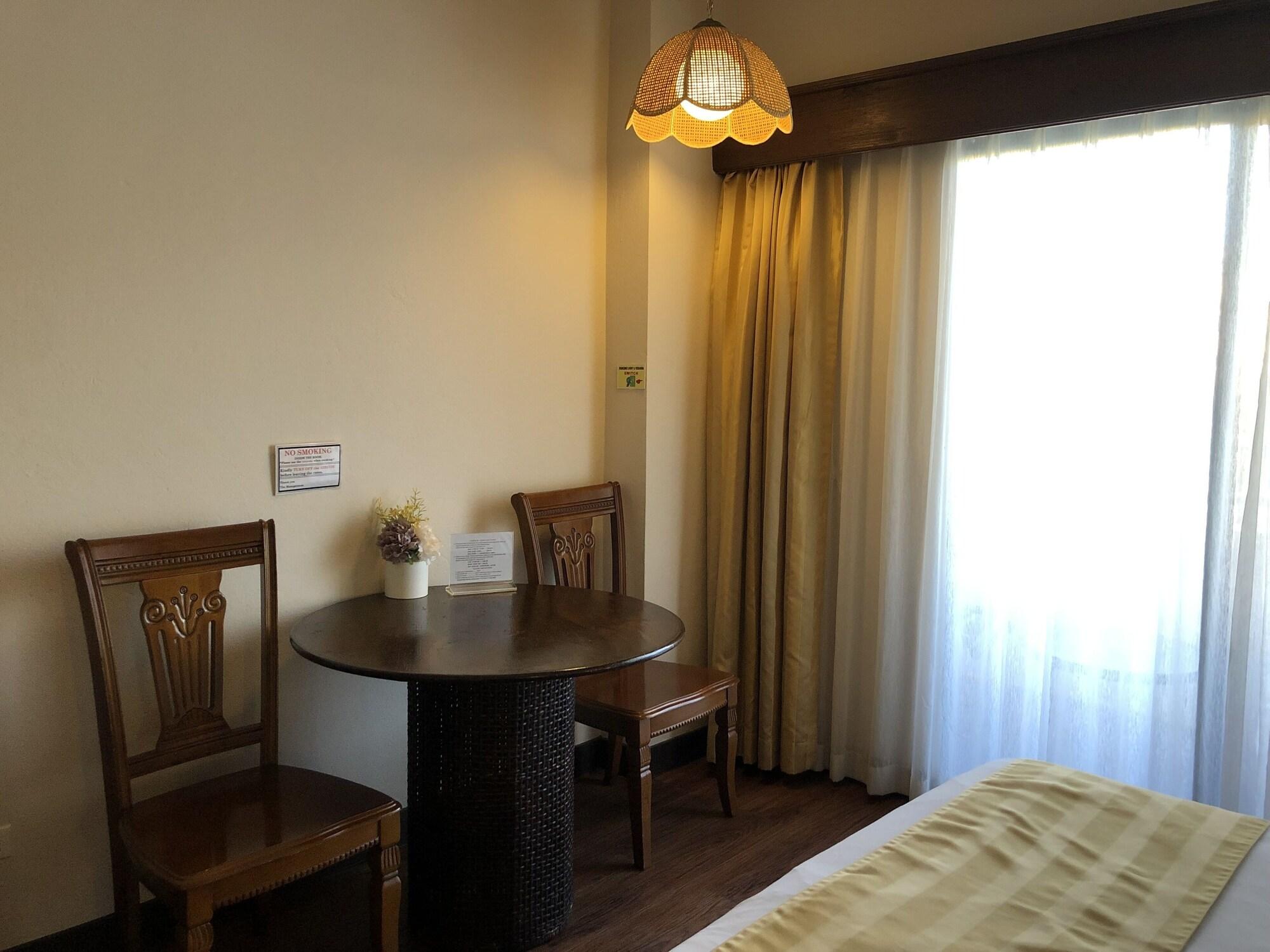 Holiday Saipan Hotel Екстер'єр фото