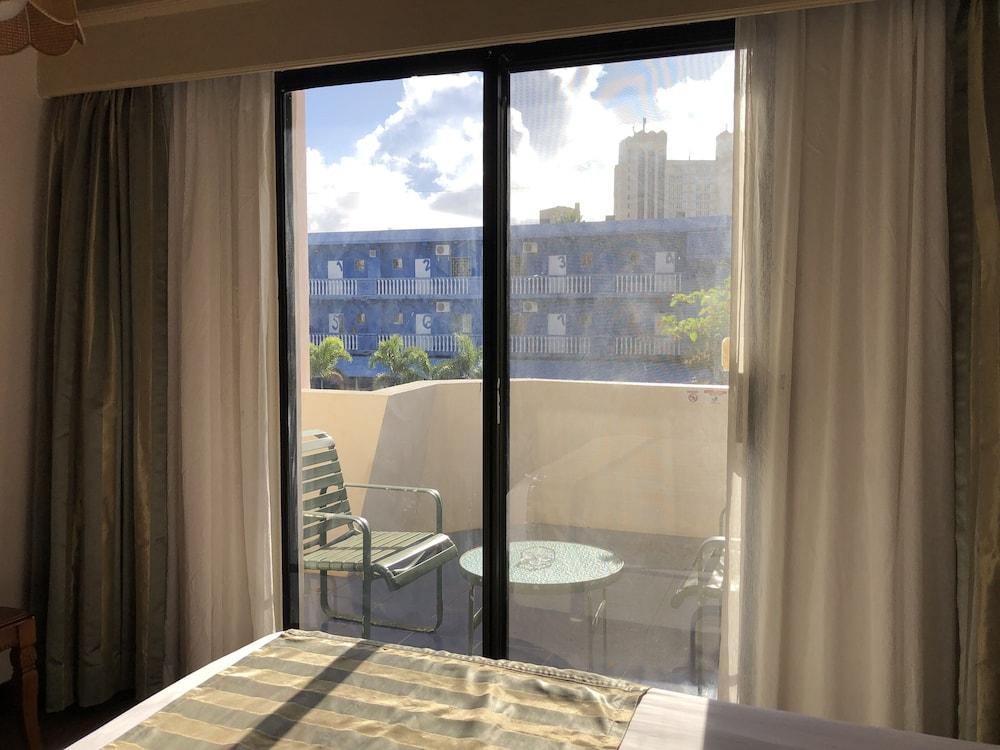 Holiday Saipan Hotel Екстер'єр фото