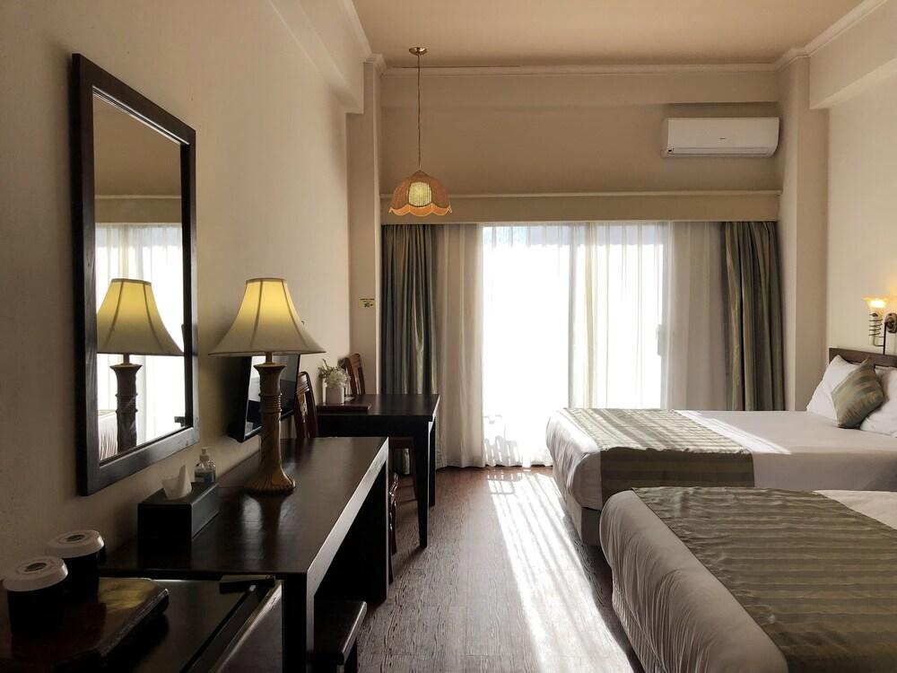 Holiday Saipan Hotel Екстер'єр фото