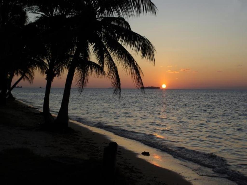 Holiday Saipan Hotel Екстер'єр фото