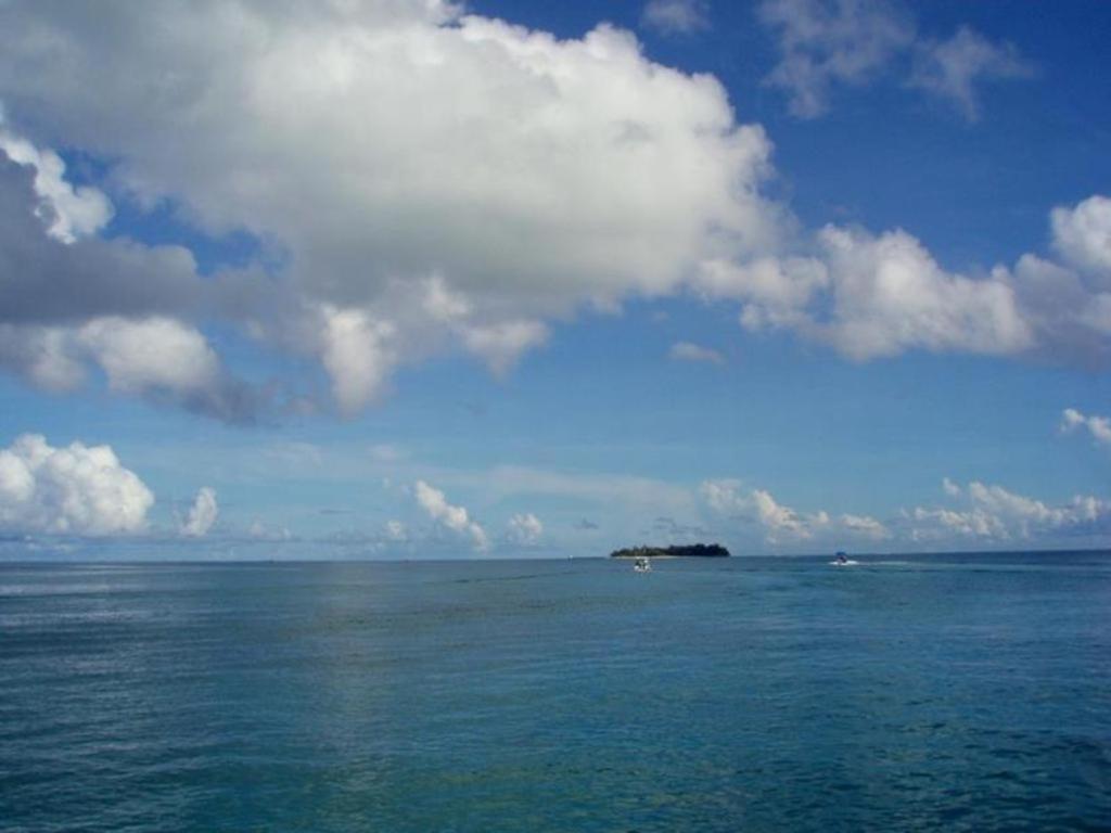 Holiday Saipan Hotel Екстер'єр фото
